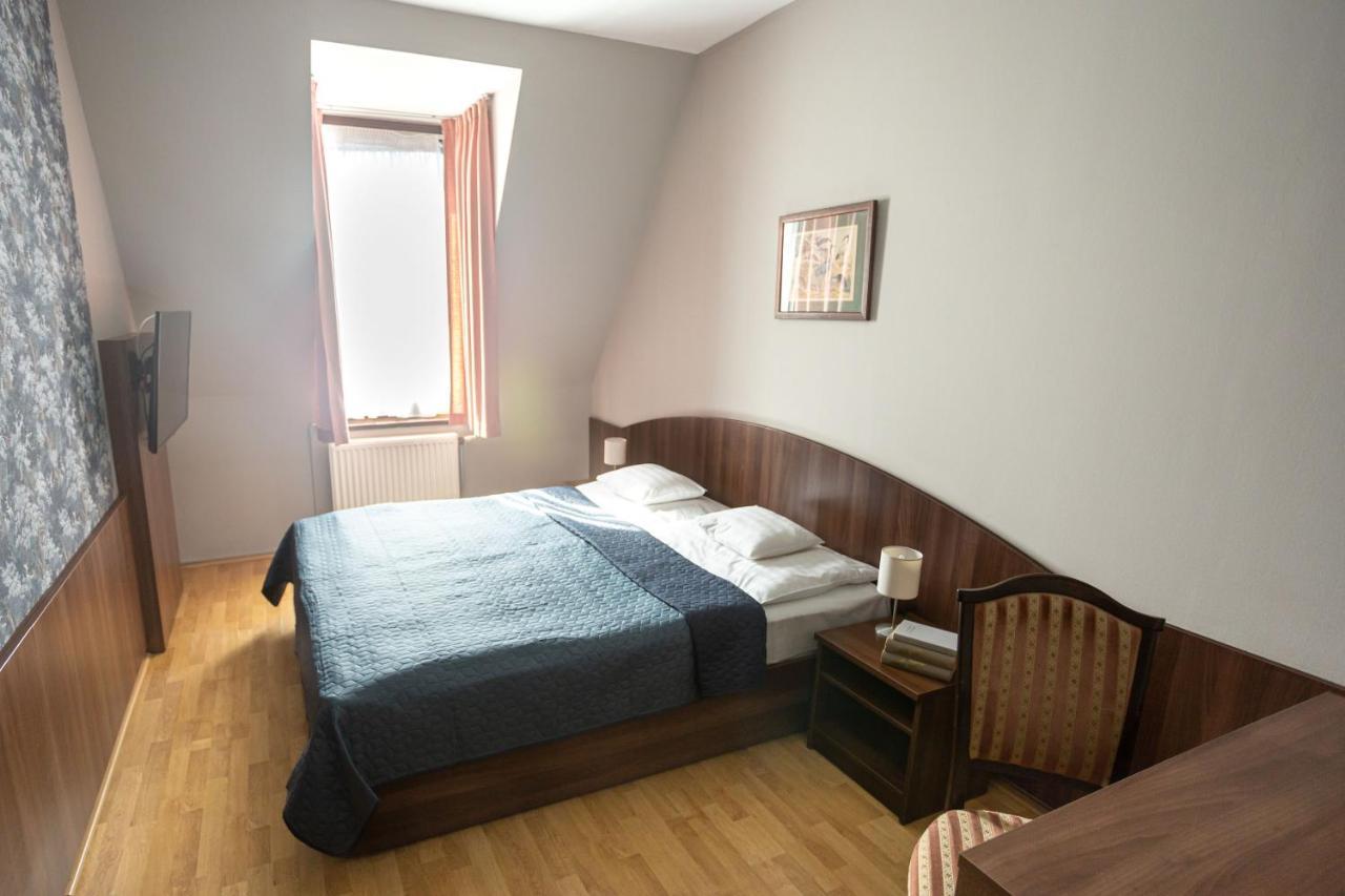 Bed and Breakfast Tercia Hubertus Panzio Шопрон Экстерьер фото
